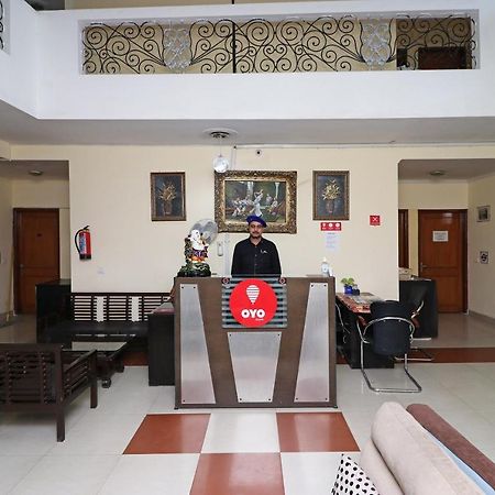 Oyo 6608 Sector 56 Hotel Badshahpur Bagian luar foto