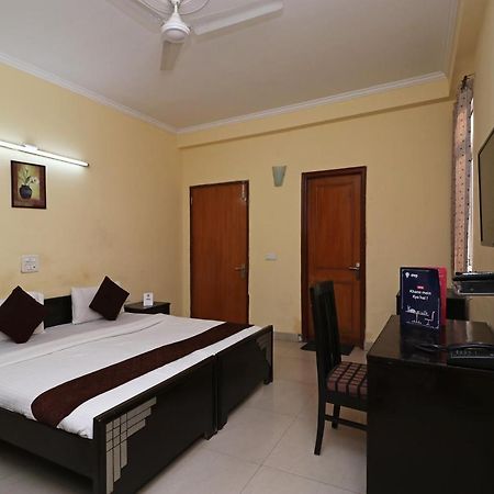 Oyo 6608 Sector 56 Hotel Badshahpur Bagian luar foto