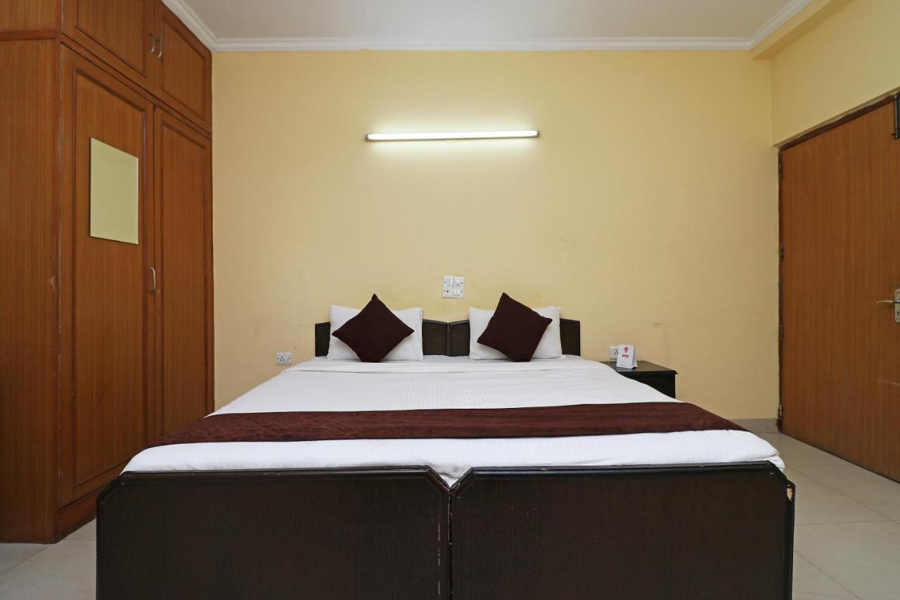 Oyo 6608 Sector 56 Hotel Badshahpur Bagian luar foto
