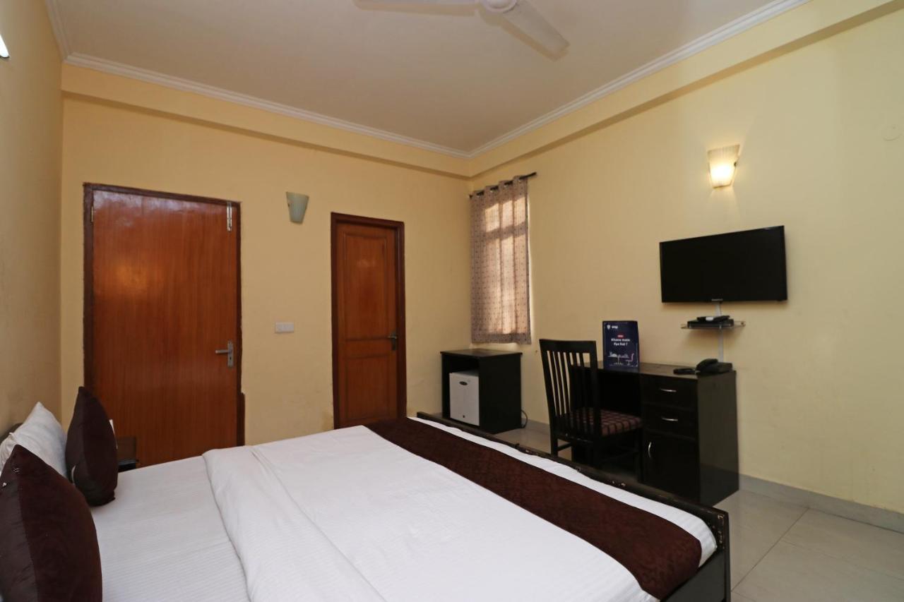Oyo 6608 Sector 56 Hotel Badshahpur Bagian luar foto