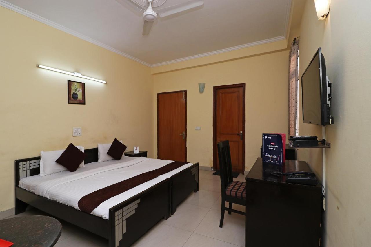 Oyo 6608 Sector 56 Hotel Badshahpur Bagian luar foto