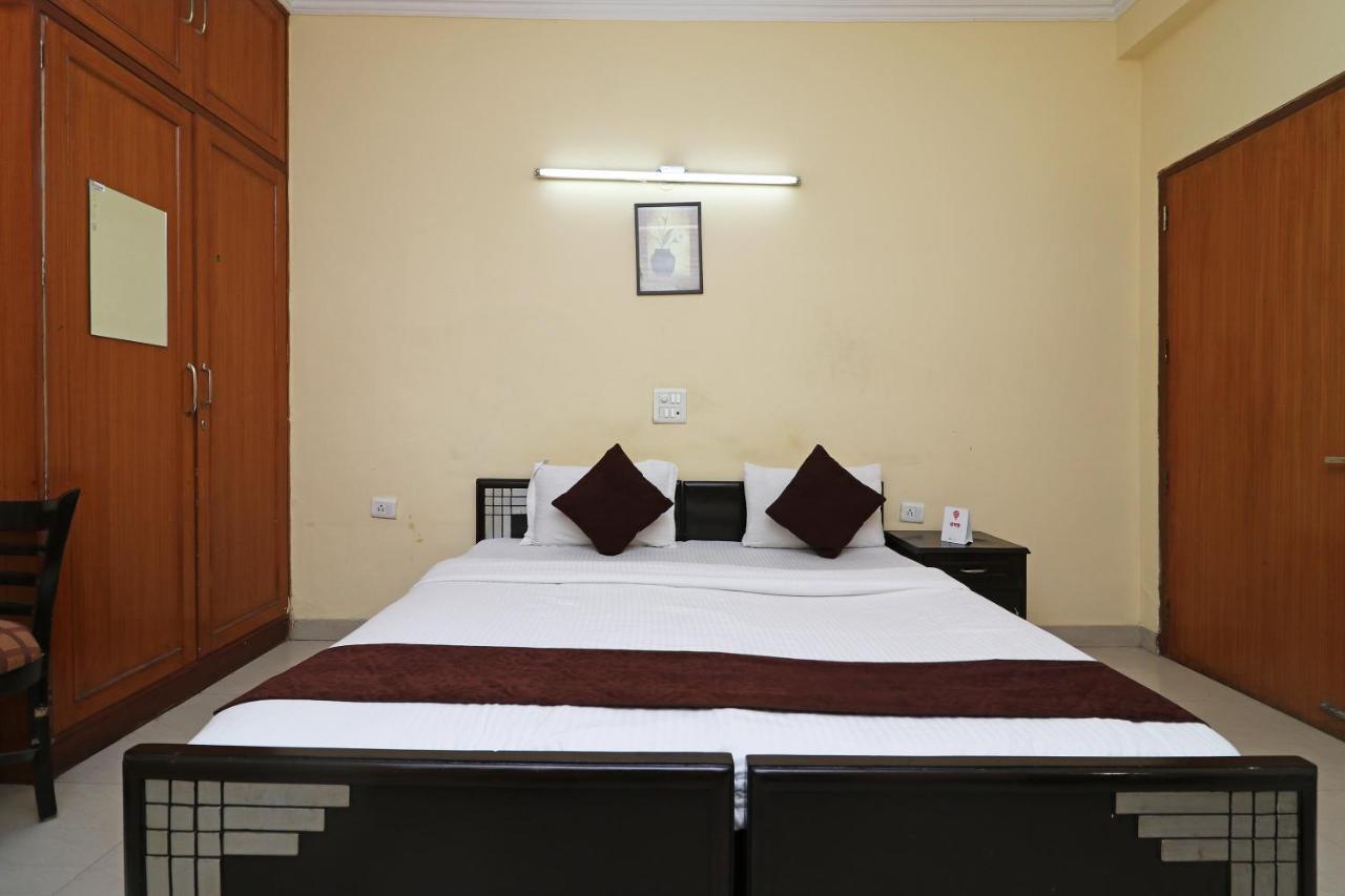 Oyo 6608 Sector 56 Hotel Badshahpur Bagian luar foto