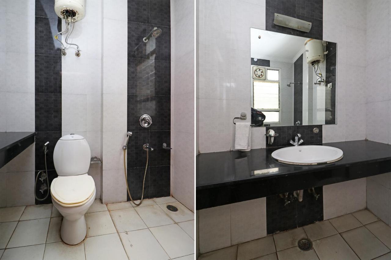 Oyo 6608 Sector 56 Hotel Badshahpur Bagian luar foto